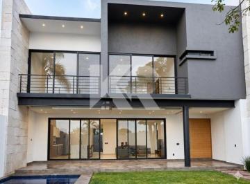 Casa de 3 habitaciones, Cuernavaca · Magnífica Casa en Venta en $8,200,000 Mxn. Delicias, Cuernavaca.