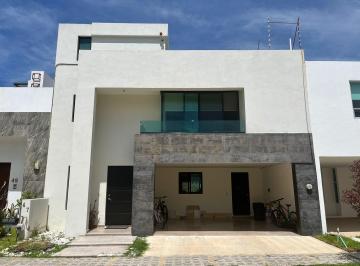 Casa de 4 habitaciones, San Andrés Cholula · Casa en Venta en Lomas de Angelópolis, Parque Baja California.