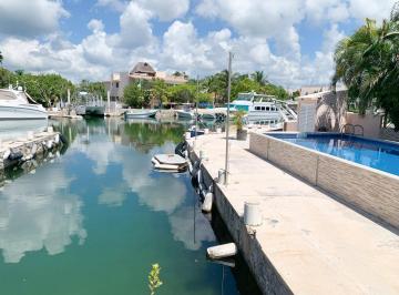 Villa · 705m² · 6 Recámaras · 2 Estacionamientos · Villa en Puerto Aventuras