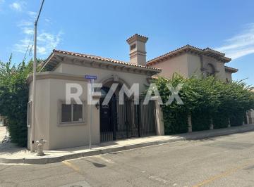 Casa · 660m² · 5 Recámaras · 2 Estacionamientos · Casa en Venta en Los Pinos - (4)