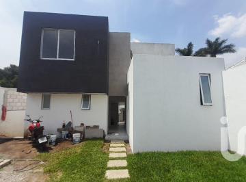 Casa · 230m² · 4 Recámaras · 3 Estacionamientos · Casa en Jardines de Cuernavaca Temixco Morelos