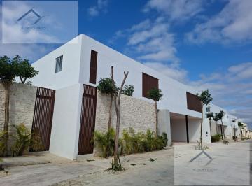 Casa · 597m² · 4 Recámaras · 4 Estacionamientos · Casa en Condominio - Mérida