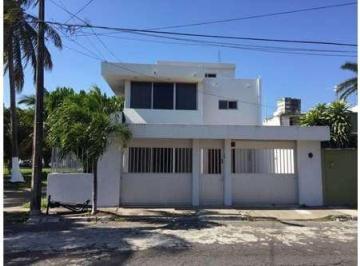 Casa · 3 Recámaras · 4 Estacionamientos · Casa Residencial en Venta en Floresta, Ver.