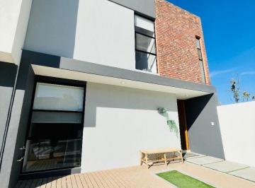 Casa · 162m² · 3 Recámaras · 2 Estacionamientos · Casa en Venta en Zibata, Pitahayas