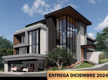 Casa · 1073m² · 5 Recámaras · 4 Estacionamientos · Sierra Alta 10o. Sector