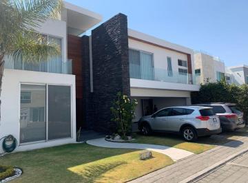 Casa de 6 habitaciones, San Pedro Cholula · Casa de 610 m² con 6 Recámaras en Venta en Momoxpan