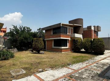 Casa · 305m² · 4 Recámaras · 10 Estacionamientos · Venta de Casa en Santa Ana Tlapaltitlán Toluca a Dos Cuadras de Comonfort