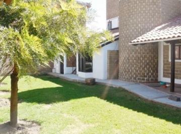 Casa en condominio · 279m² · 4 Recámaras · 3 Estacionamientos · Venta Casa en Privada Metepec