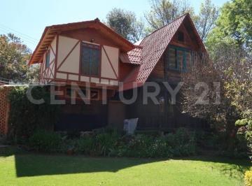 Casa · 313m² · 4 Recámaras · 3 Estacionamientos · Casa en Venta en Santa Cecilia Tepetlapa, Xochimilco, Cdmx