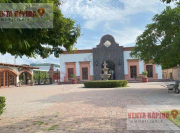 Villa · 3293m² · 6 Recámaras · 20 Estacionamientos · Villa en El Barrio