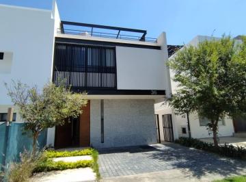 Casa de 4 habitaciones, Zapopan · Venta Casa con 4 Recamaras en Bosques Vallarta