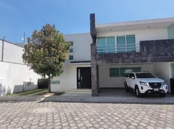 Casa en condominio · 300m² · 3 Recámaras · 3 Estacionamientos · Casa en Renta en Fracc. Cascada del Angel, La Providencia Metepec