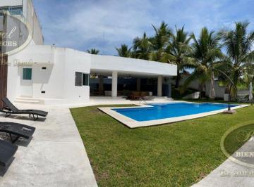 Casa · 420m² · 3 Recámaras · 6 Estacionamientos · Casa - Congregacion Agua Caliente