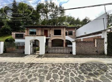 Casa · 450m² · 3 Recámaras · 6 Estacionamientos · Casa - Fraccionamiento Briones