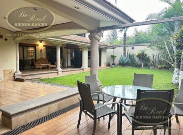 Casa · 550m² · 3 Estacionamientos · Residencia en Venta en El Corazón de Jardines y Fuentes de Las Animas