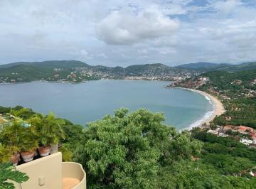 Casa · 4550000m² · 4 Recámaras · 2 Estacionamientos · Casa - Zihuatanejo de Azueta