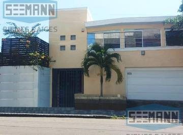 Casa · 454m² · 5 Recámaras · 5 Estacionamientos · Casa en Venta con Alberca y Jacuzzi en Santiago Tuxtla