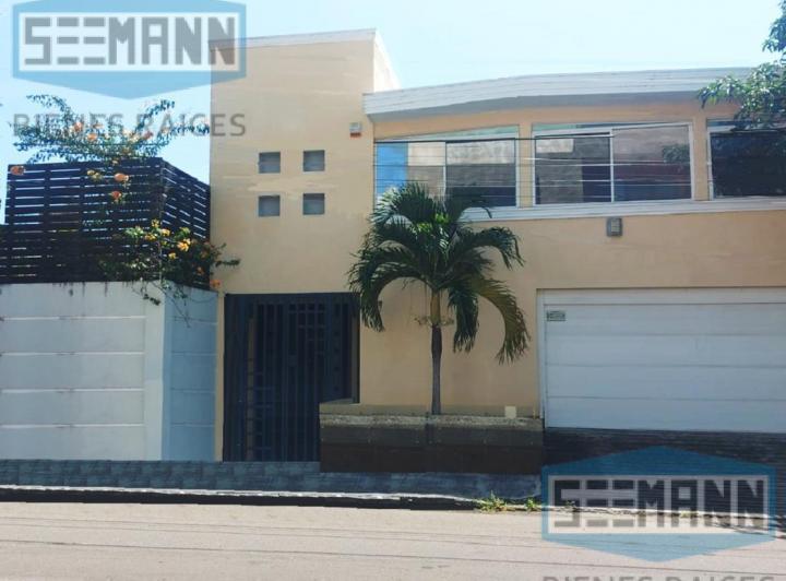 Casa en Venta con Alberca y Jacuzzi en Santiago Tuxtla, Provincia de ...