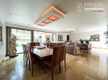 Casa · 584m² · 4 Recámaras · 4 Estacionamientos · Bosques de Las Palmas. Casa en Venta