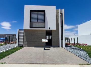 Casa · 123m² · 3 Recámaras · 2 Estacionamientos · La Firma Real State Vende Preciosa Casa Nueva Modelo Victoria de Preventa en Viñedos Ribier Al Norte