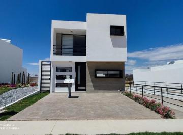 Casa · 109m² · 3 Recámaras · 2 Estacionamientos · La Firma Real State Vende Preciosa Casa Nueva Modelo Cerdeña de Preventa en Viñedos Ribier Al Norte