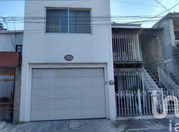 Casa · 250m² · 2 Recámaras · 3 Estacionamientos · Casa en Venta con Espacio Para Negocio en Venta en Guadalupe, Nuevo León