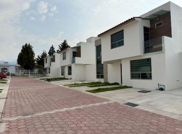 Casa en condominio · 225m² · 3 Recámaras · 5 Estacionamientos · Venta de Casa Nueva en Conjunto Frisones II en Cacalomacan Toluca