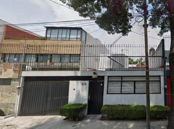 Casa de 3 habitaciones, Coyoacán · "Espectacular Casa en Coyoacán: Inversión en Zona de Alta plusvalía"