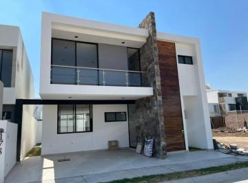 Casa · 245m² · 3 Recámaras · 2 Estacionamientos · Venta de Casa Sierra Nogal, Punta del Este, León, Guanajuato