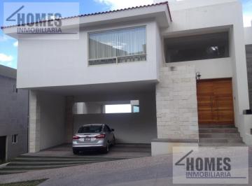 Casa · 500m² · 3 Recámaras · 2 Estacionamientos · Casa en Renta en Sierra Azul.
