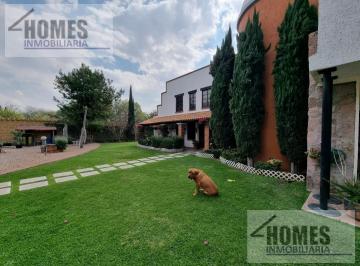 Casa · 551m² · 4 Recámaras · 6 Estacionamientos · Hermosa Casa en Cub de Golf Alquerías de Pozos San Luis Potosi