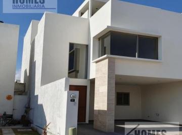 Casa · 330m² · 4 Recámaras · 2 Estacionamientos · Casa - San Luis Potosí