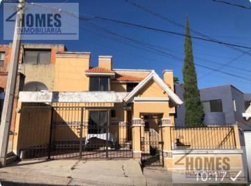 Casa · 280m² · 3 Recámaras · 2 Estacionamientos · Casa - Lomas Cuarta Sección