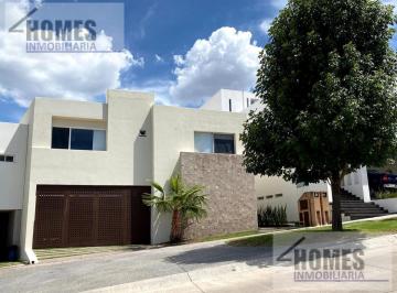 Casa · 394m² · 3 Recámaras · 2 Estacionamientos · Casa - San Luis Potosí