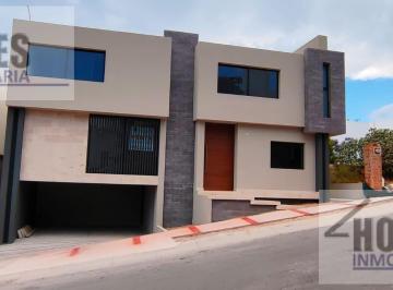 Casa · 376m² · 3 Recámaras · 2 Estacionamientos · Casa en Venta en Club de Golf, La Loma