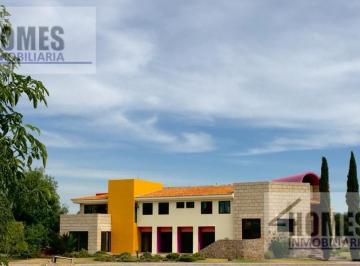 Casa · 555m² · 5 Recámaras · 6 Estacionamientos · Casa en Venta en Alquerías de Pozos