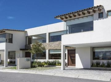 Casa en condominio · 242m² · 3 Recámaras · 3 Estacionamientos · Venta de Casa Modelo Roble en Valle de Las Fuentes Calimaya