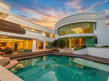 Casa · 1328m² · 4 Recámaras · 8 Estacionamientos · Casa en Venta en Colinas de San Javier