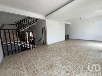 Casa · 333m² · 4 Recámaras · 3 Estacionamientos · Casa en Venta en Colonia Centro Carmen Serdán de San Andrés Tuxtla, Ver.
