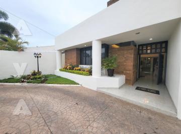 Casa · 600m² · 4 Recámaras · 4 Estacionamientos · Casa Residencial en Venta, 4 Recamaras, 40 Paneles Solares, Campestre, Mérida.