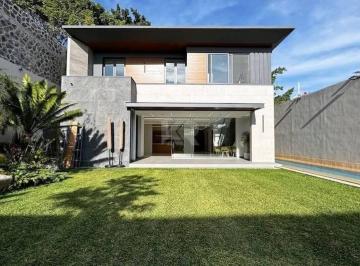 Casa de 4 habitaciones, Cuernavaca · Casa de 640 m² con 4 Recámaras, Jardín y Carril de Nado $23,000,000 Mxn