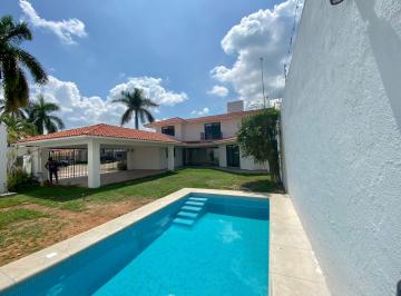 Casa · 560m² · 3 Recámaras · 4 Estacionamientos · Casa en Renta Residencial El Country