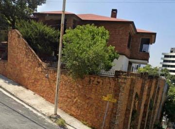 Casa · 1000m² · 3 Recámaras · 6 Estacionamientos · Casa en Venta en Valle de San Angel