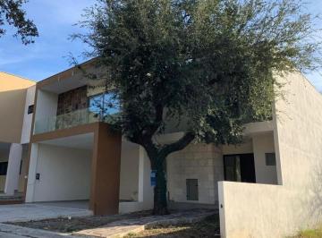 Casa · 468m² · 4 Recámaras · 4 Estacionamientos · Casa en Venta en La Joyavprivada Magnolia