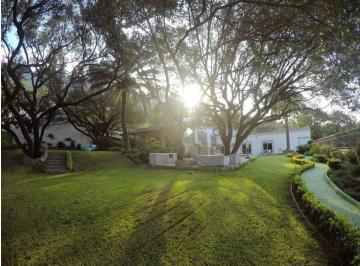 Casa · 1100m² · 3 Recámaras · 5 Estacionamientos · Residencia en Venta en Valle de San Angel