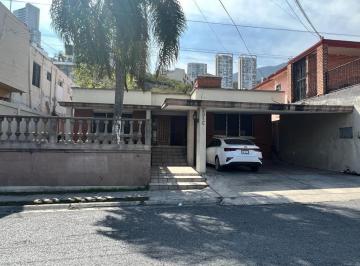 Casa · 600m² · 3 Recámaras · 2 Estacionamientos · Casa en Venta Cumbres