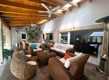 Casa de 4 habitaciones, Querétaro · Casa en Venta en El Campanario – con Alberca Privada, Jardín y Paneles Solares
