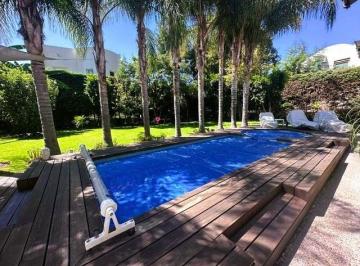 Casa de 4 habitaciones, Querétaro · Casa en Venta en El Campanario – con Alberca Privada, Jardín y Paneles Solares