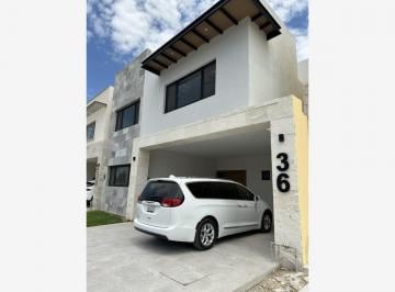 Casa · 371m² · 3 Recámaras · 2 Estacionamientos · Casa en Venta en Las Acacias