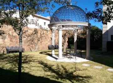 Casa · 990m² · 4 Recámaras · 6 Estacionamientos · Casa en Venta en Encordada de Santa Fe Chihuahua
